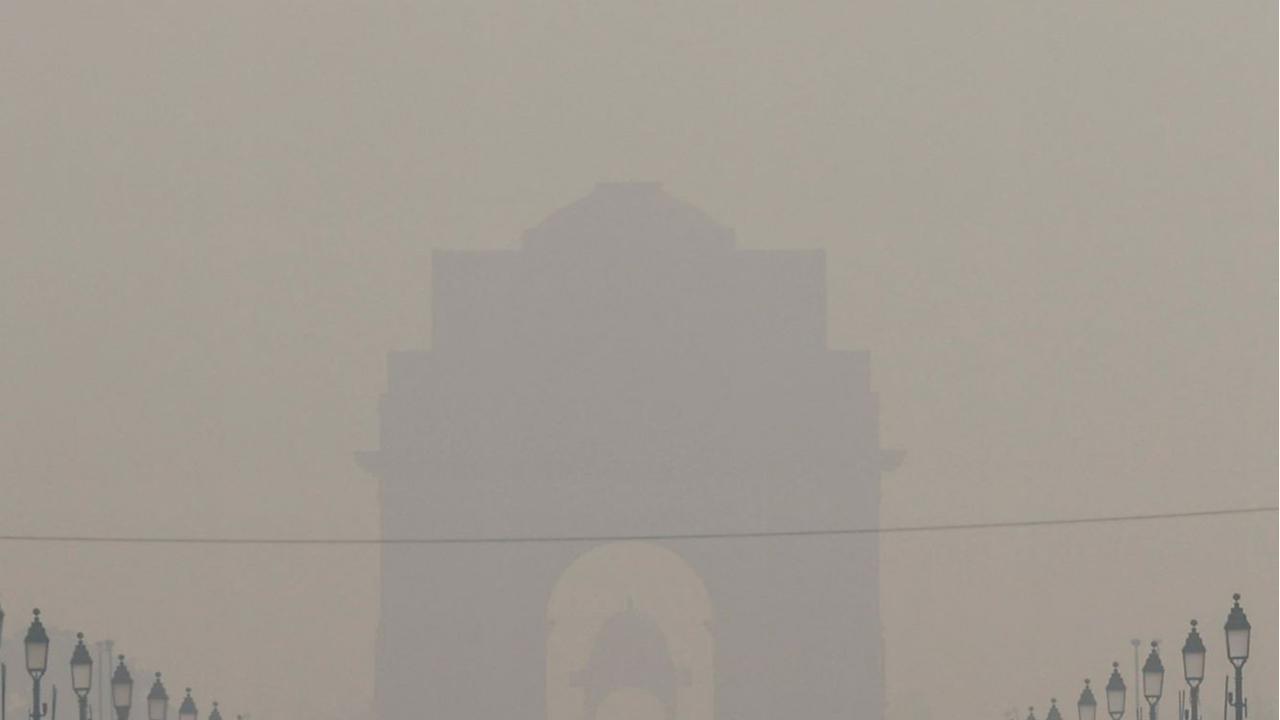 Penampakan Polusi Parah yang Cekik Warga New Delhi India