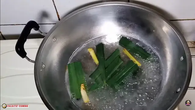 Modal Satu Bahan Dapur, Ini Cara Buat Minyak Goreng Bekas Jadi Jernih Kembali