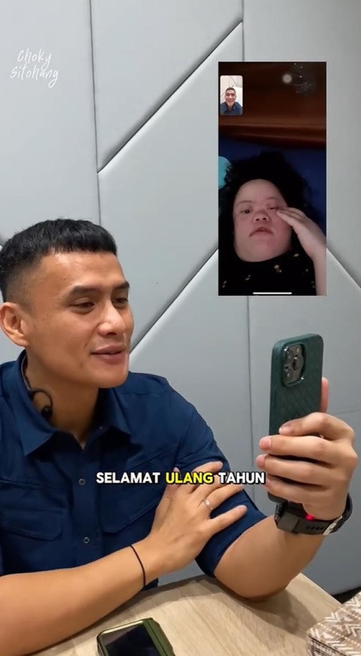 Interaksi Choky Sitohang Beri Ucapan Ultah ke Sang Adik yang Berkebutuhan Khusus Bikin Warganet Terharu