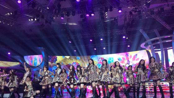 VIDEO: JKT 48, Fortune Cookies dan Luar Biasa di HUT SCTV 27