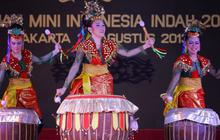 Tari Beruji Doll, Perpaduan Gerakan Menari dan Bermain Gendang yang Dinamis dari Bengkulu