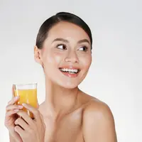 Selain untuk jerawat dan penuaan dini, zinc juga bermanfaat dalam memperbaiki tekstur kulit wajah. Dengan penggunaan rutin, suplemen zinc bisa membantu mengurangi tampilan noda hitam, kulit kusam, hingga warna kulit yang tidak merata. (foto/dok: freepik/drobotdean)