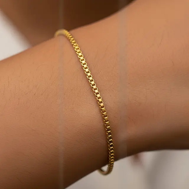 Model Gelang Emas Tipis yang Nyaman Dipakai Harian (Image by ChatGPT)
