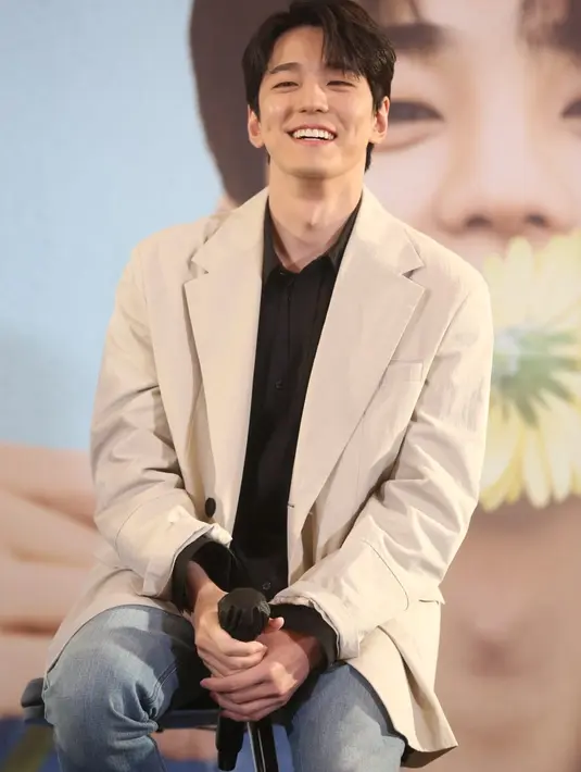 "Aku mendengar banyak sekali fans di Indonesia yang menyukaiku. Jadi aku sudah menyiapkan banyak hal untuk membuat kenangan indah bersama fans di Indonesia," tuturnya.