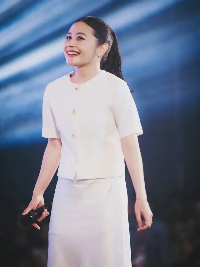 Mix and Match ala Prilly Latuconsina (Instagram/@prillylatuconsina96)