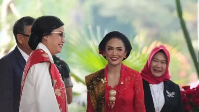 Krisdayanti tampil dengan kebaya merah (Instgram/krisdayantilemos)