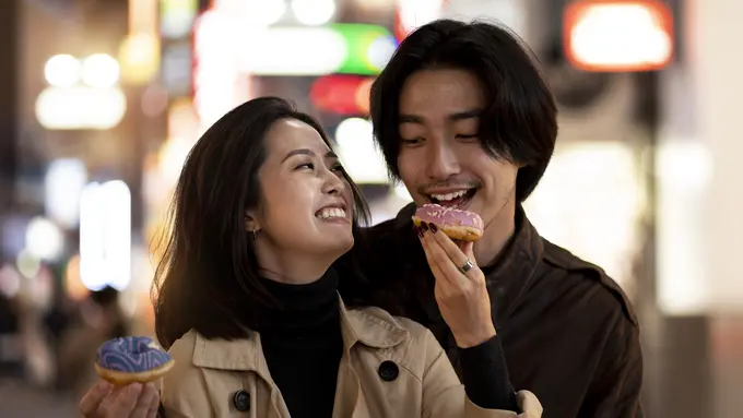 pasangan cinta kencan