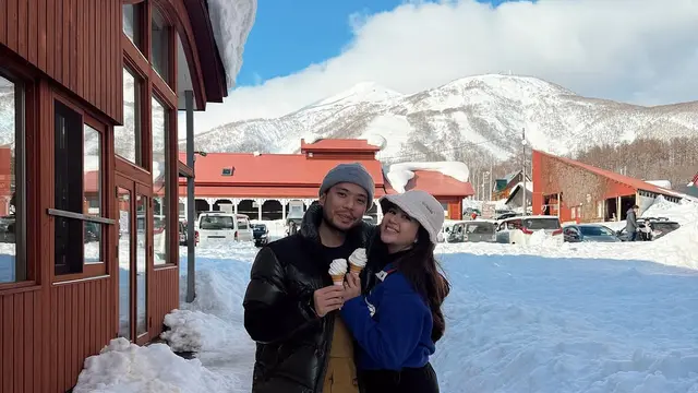 Potret Jessica Mila Menikmati Salju Bersama Kyarra dan Yakup Hasibuan (credit: instagram/jscmila)