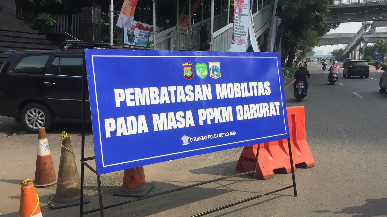 polisi memberlakukan penutupan di sejumlah titik keluar tol dalam kota.