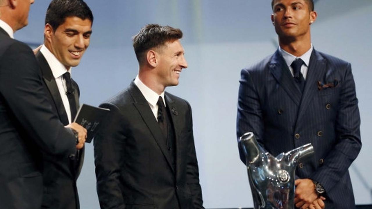 Senyum lebar Messi terima gelar Pemain Terbaik UEFA 2015