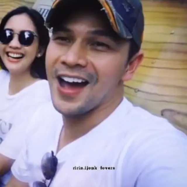 Ririn Dwi Ariyanti dan Jonathan Frizzy