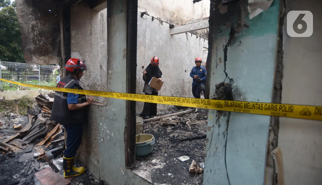 Kondisi rumah korban kebakaran di Jalan Bangka Buntu I, Kelurahan Bangka, Mampang Prapatan, Jakarta Selatan, Selasa (27/12/2022). 130 personel dikerahkan ke TKP kebakaran. (merdeka.com/Imam Buhori)