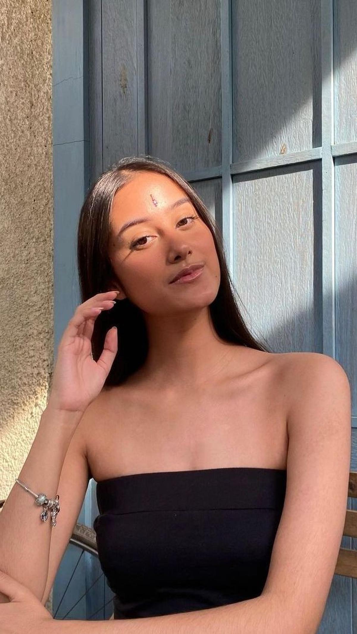 Pesona Raia juga tak kalah menawan dari ibunya. Parasnya yang cantik natural itu tampaknya didapatkan dari sang ibunda tercinta, Dominique Sanda.