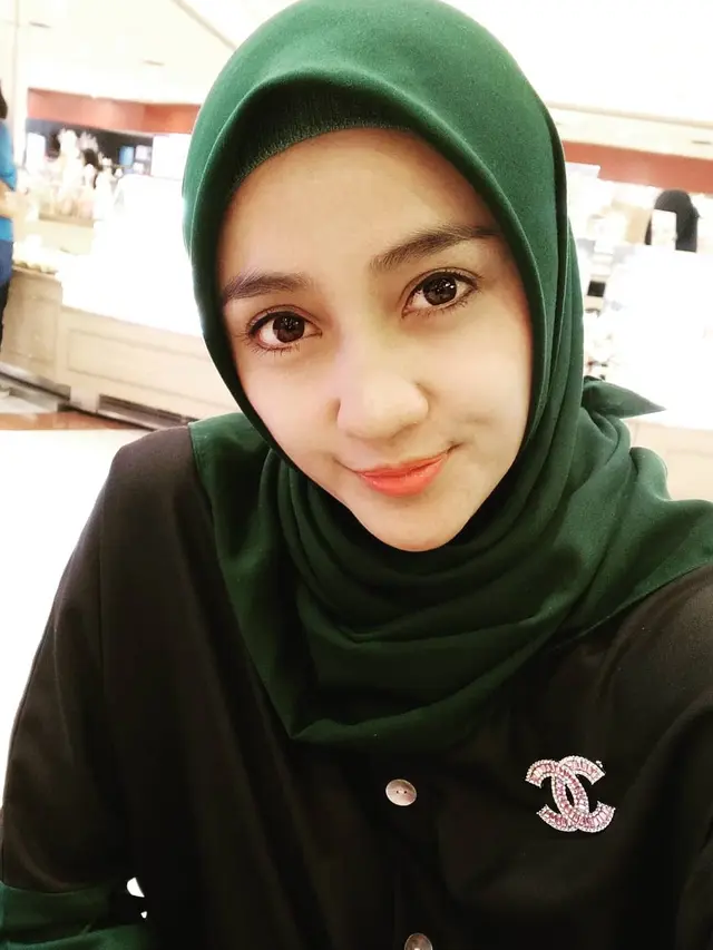 7 Potret Penty Nur Afiani, Pemain Misteri Gunung Merapi yang Kini Berhijab