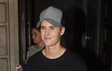 Gagal main skateboard di atas panggung, Justin Bieber kesakitan