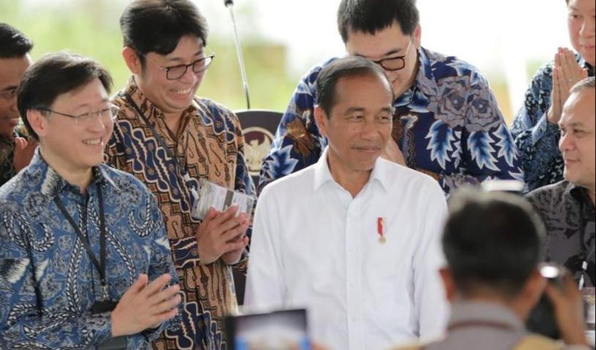 "Tadi malam saya nginepnya di rumah menteri, rumah dinas Menteri PUPR ya pagi sangat indah sekali," tutur Jokowi.<br>