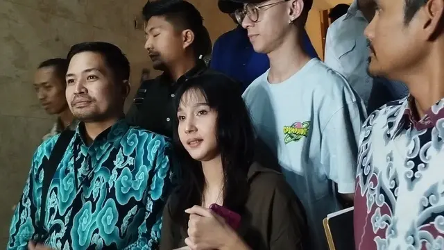 Tenri Anisa alias Tenten Anisa
