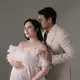 Rambut panjangnya ditata rapi bergaya soft wave dengan belahan samping yang terlihat anggun [@chelseaislan]