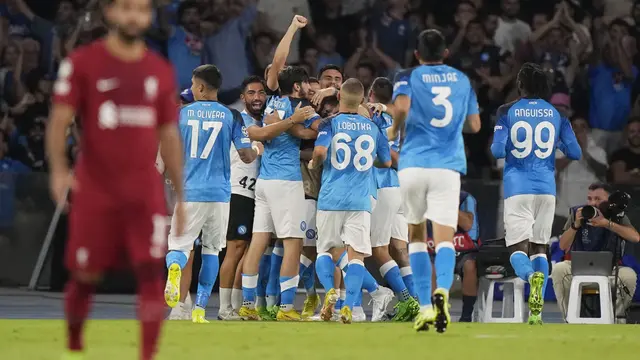 Foto: Barcelona dan Bayern Munchen Menang Meyakinkan, Liverpool Dipermalukan Napoli di Liga Champions