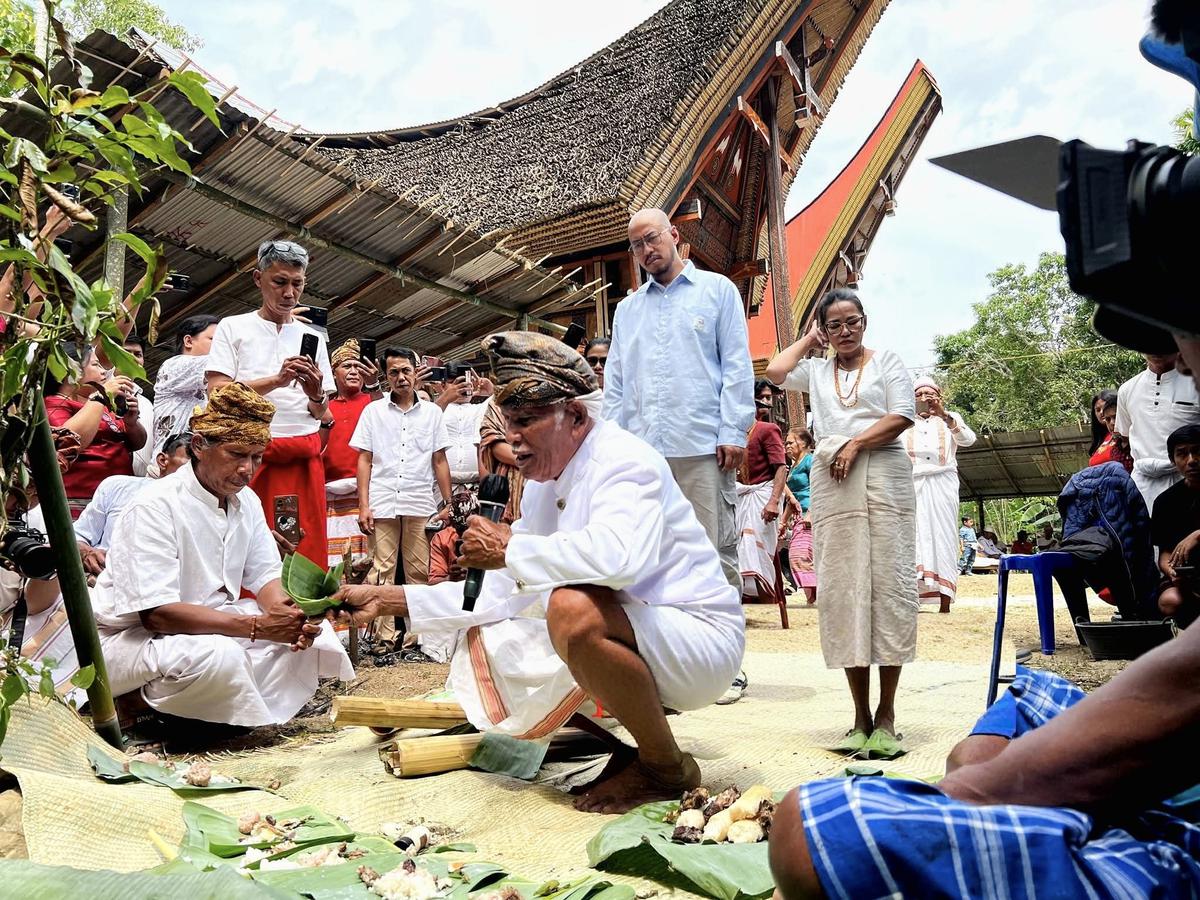 Pandji Pragiwaksono Jalani Peradilan Adat Toraja