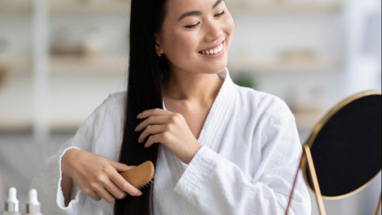 Dengan menghindari lima kesalahan di atas, kita dapat memberikan perlindungan yang lebih baik bagi kesehatan rambut kita. Jangan sampai mahkota indahmu rontok karena hal-hal sepele.