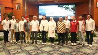Press conference 12th Asian Open Water Swimming Championship 2026 dan A•STREAM OWS Series Bali 2026 yang diadakan di Ruang Balairung Gedung Sapta Pesona kantor pusat Kementrian Pariwisata, Kamis (04/06/2026). (Bola.com/Abdul Aziz)