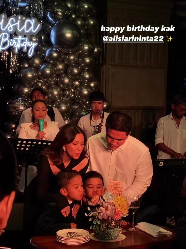 7 Potret Ultah Alisia Rininta, Aksinya saat Jadi DJ di Pesta Ini Keren