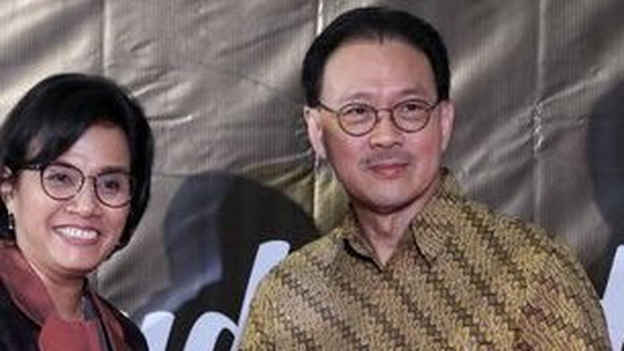 "Karena umumnya biaya menjadi salah satu kendala besar untuk para pasien melakukan operasi katarak," kata Syumarti.