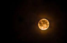 Apa itu Fenomena Bulan Tersenyum?