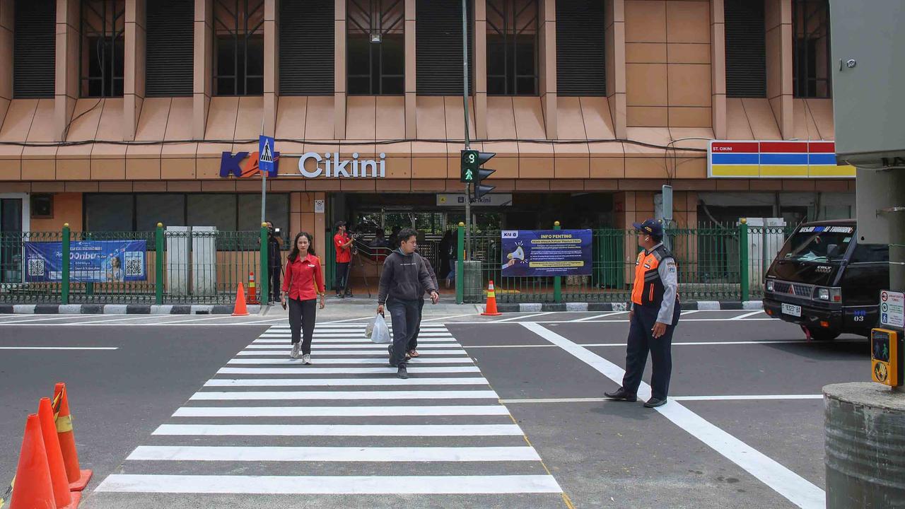 FOTO: Uji Coba Pelican Crossing di Stasiun Cikini,