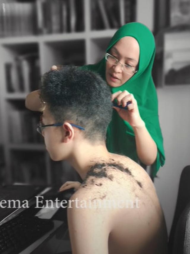 Kegiatan keseharian Angelina Sondakh usai hirup udara bebas
