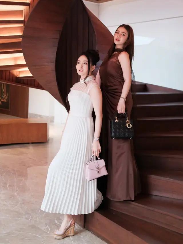 Bestie Goals, Gaya Felicya Angelista dan Natasha Wilona Saat Hadiri Pernikahan Anak Pemilik Krisna Bali