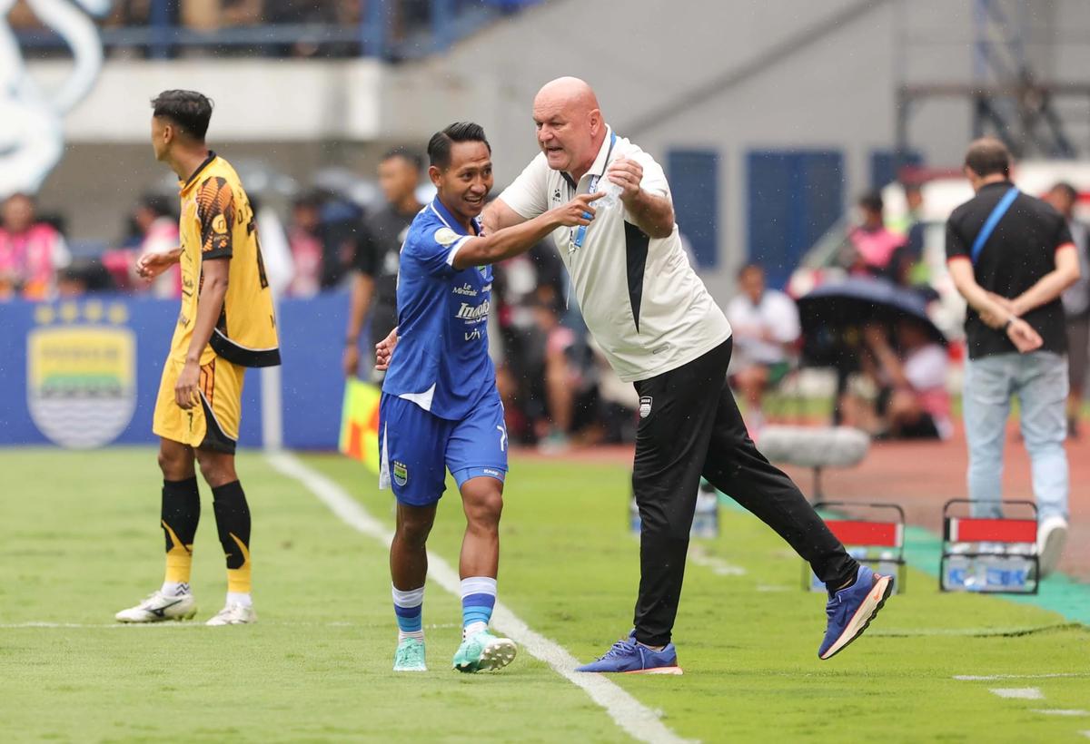 FOTO: Persib Tundukkan Persija dan Rebut Puncak Klasemen