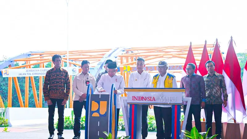 Wakil Presiden Ma’ruf Amin saat meresmikan pengoperasian Jalan Tol Cibitung – Cilincing (JTCC).