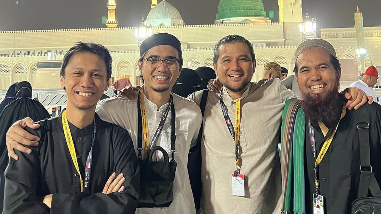 Momen Sakti Bagikan Sederet Potret Umrah Bareng Sheila on 7, Netizen: The Real Sahabat Sejatiku