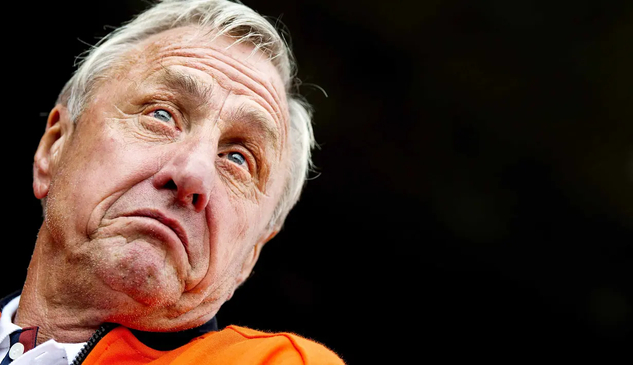 "Bermain sepak bola sangat sederhana. Tapi bermain sepak bola sederhana adalah hal yang paling sulit dilakukan." (AFP/ANP/Koen van Weel)
