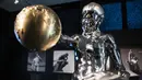 <p>Insinyur Sandvik melatih AI dengan memberinya banyak gambar pahatan yang dibuat oleh lima seniman. (NACKSTRAND / AFP)</p>