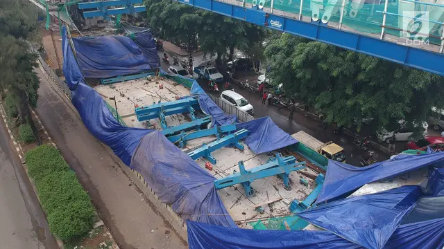 Konstruksi LRT yang Roboh di Kayu Putih