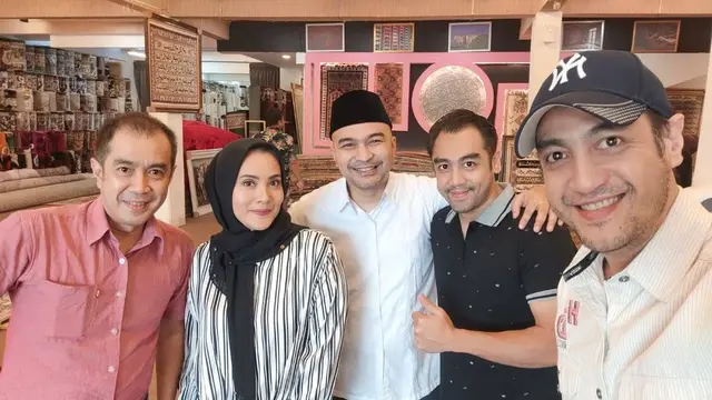 6 Potret Ferry Irawan Sebelum Kondisinya Kritis, Lebih Religius dan Ikut Kajian