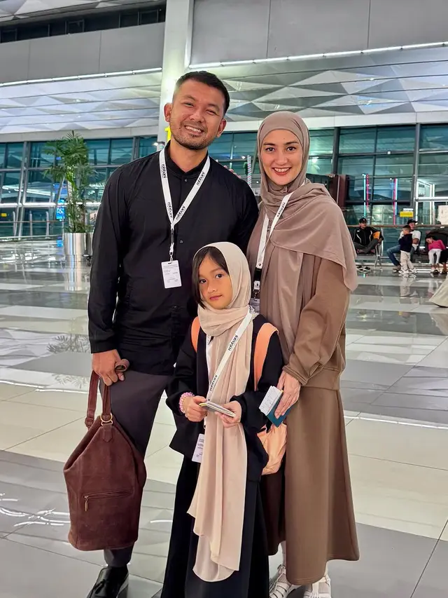 Artis Umroh Saat Tahun Baru