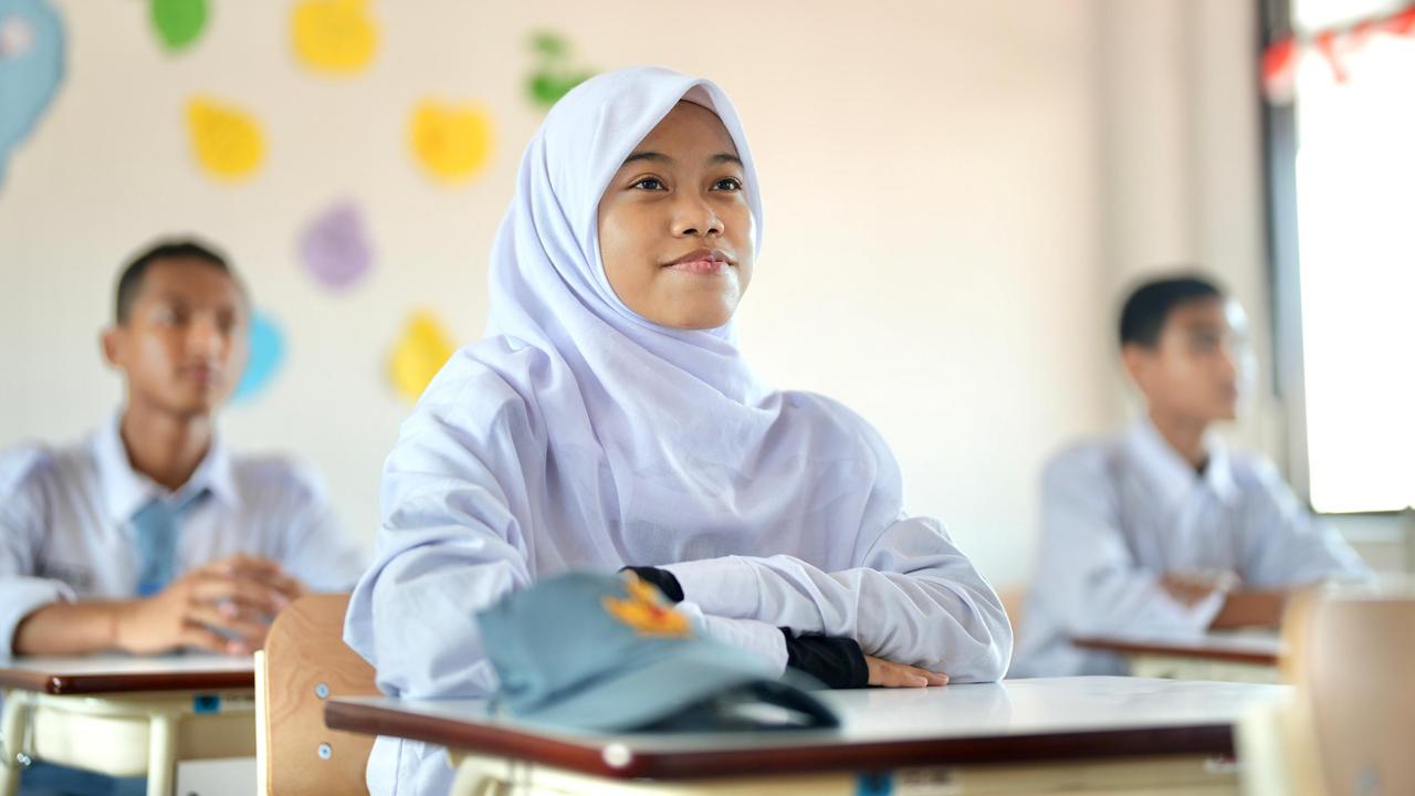 Kehilangan Pelukan Orang Tua, Adelia Bersyukur Ada Sekolah Rakyat