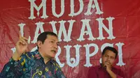 Komisioner KPK Saut Situmorang jadi pembicara diskusi antikorupsi di Malang (Zainul Arifin/Liputan6.com)