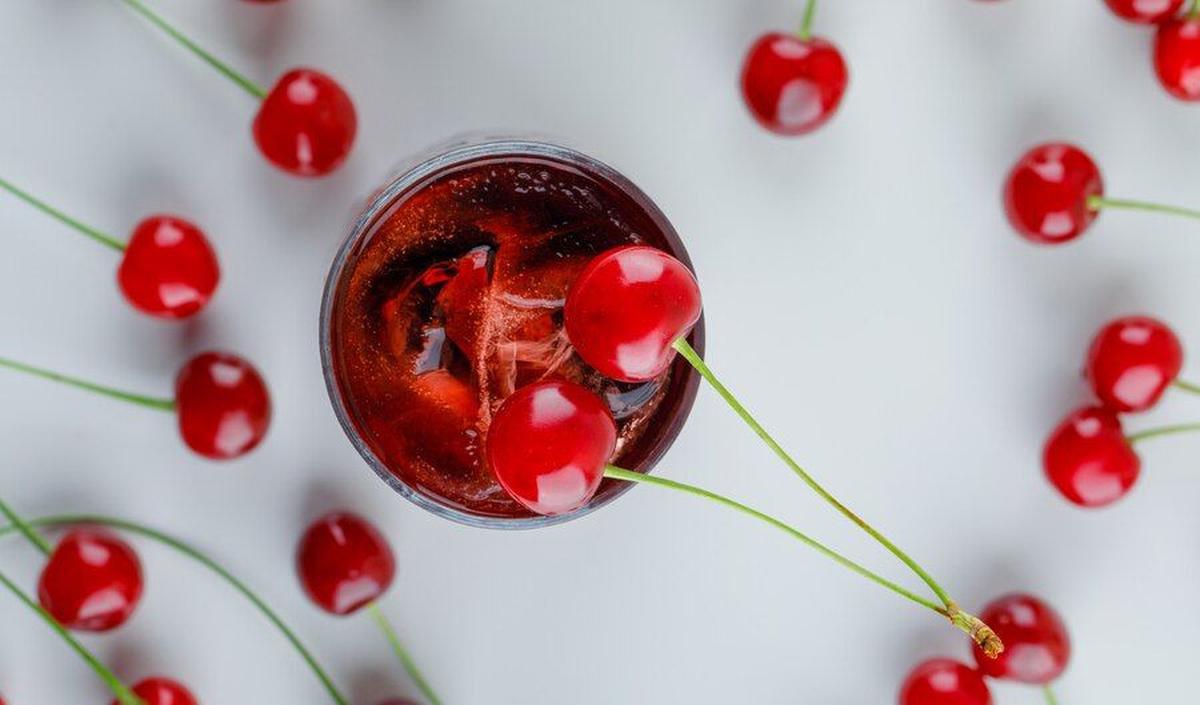 7. Jus Ceri: Minuman Penenang untuk Tidur Lebih Lama