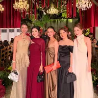 Yuki Kato saat Hadir di Pernikahan Ranty Maria dan Rayn Wijaya. [@alexandraleonardo]