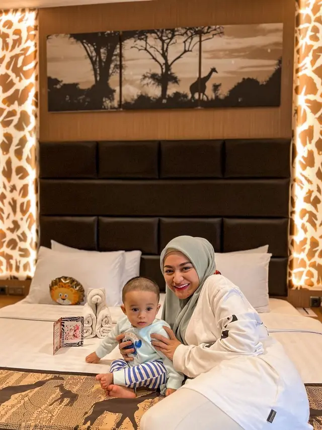 Seru main Bareng Binatang, Ini 7 Potret Nathalie Holscher dan Baby Adzam saat Liburan
