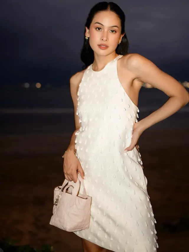 Maudy Ayunda tampil Serba Dior. [@maudyayunda]