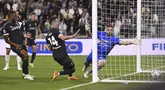 Pemain Juventus, Arkadiusz Milik (tengah) mencetak gol kemenangan ke gawang Lecce pada laga lanjutan Liga Italia 2023/2024 di Allianz Stadium, Juventus, Italia, Rabu (27/09/2023). Juventus berhasil menang dengan skor 1-0. (AP Photo/LaPresse/Fabio Ferrari)