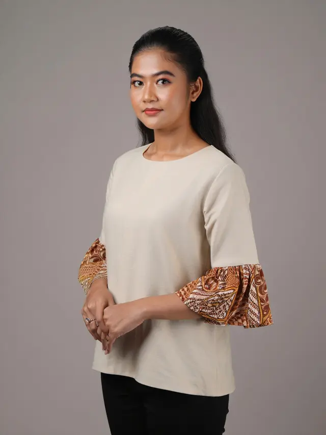 Batik Lengan Lonceng Dua Tingkat Modern untuk Kerja