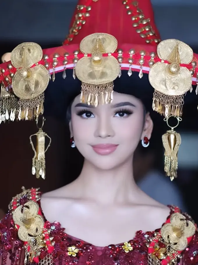 Potret Cantik Lyodra Ginting Pakai Baju Adat Batak Karo di Misa Akbar Paus Fransiskus