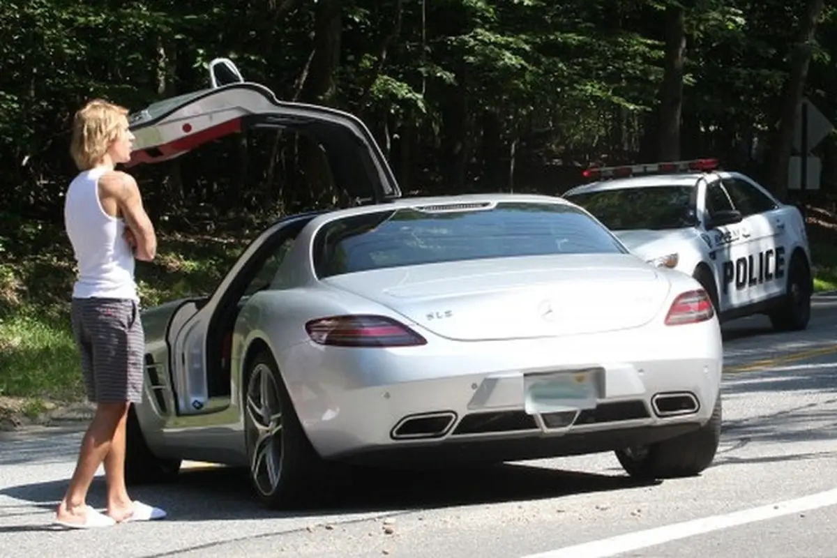 Mercedes-Benz SLS